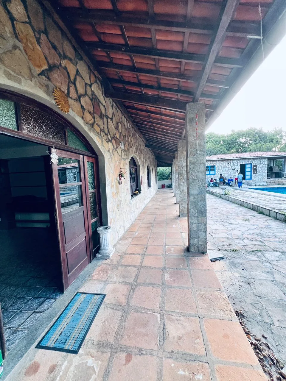 Galeria institucional corredor unidade pedras