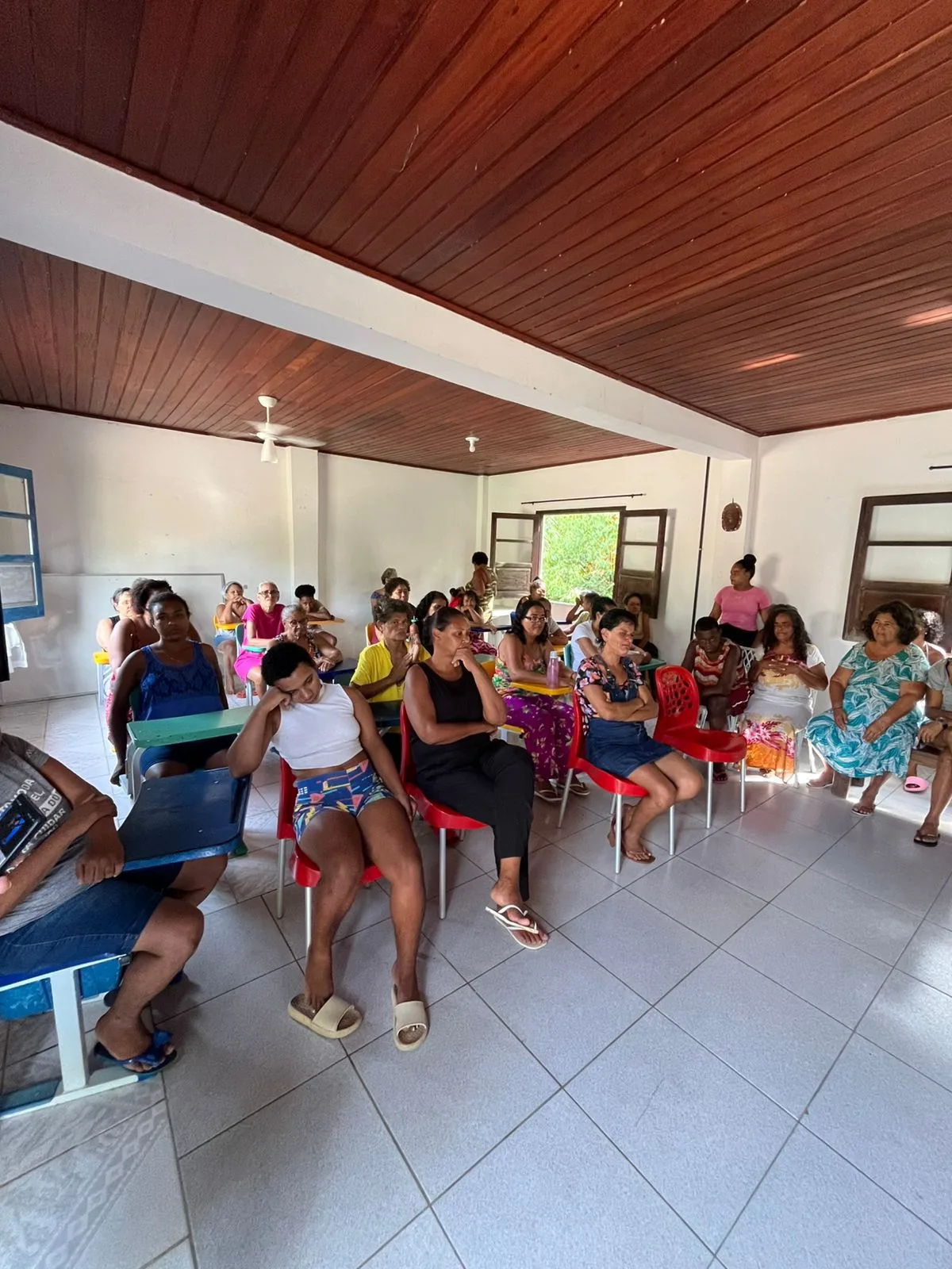 Galeria institucional sala reuniao dia